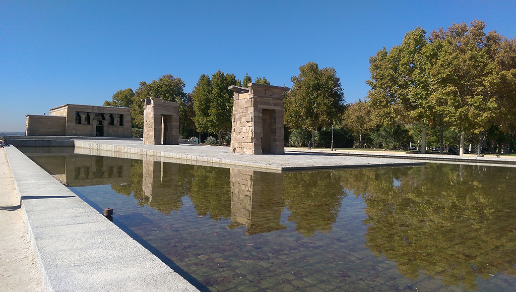 temple debod madrid spain