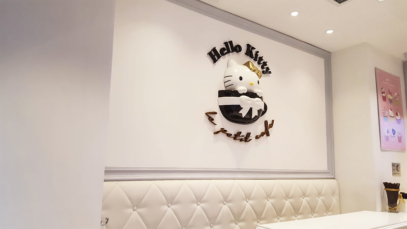 hello kitty cafe hong kong - favorite foodie spots in kowloon 