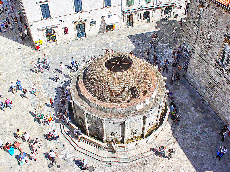 Dubrovnik in 3 days - Travel with Mia - Onofrio Fountain