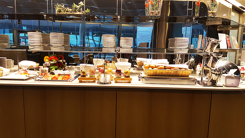 Lufthansa Business Class Lounge Frankfurt - Travel with Mia - Buffet