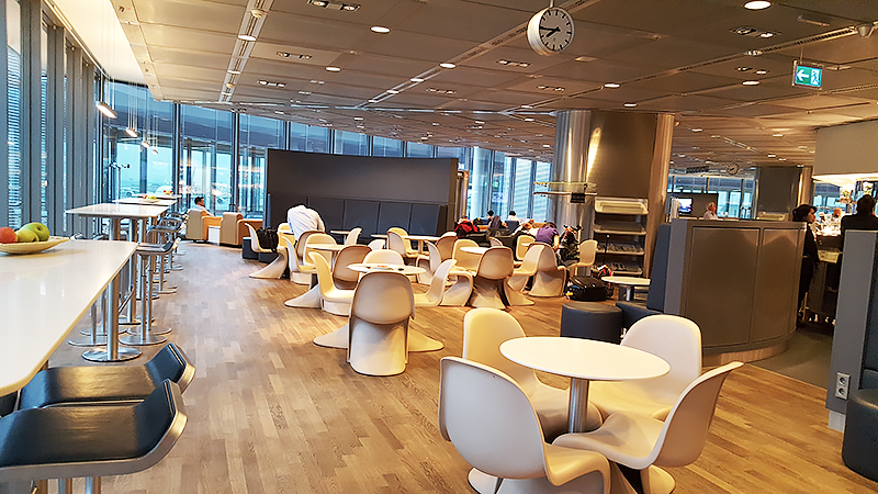 Lufthansa Business Class Lounge Frankfurt - Travel with Mia - Dining Room