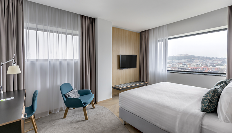 Travel with Mia - Courtyard Marriott Brno - Room Main